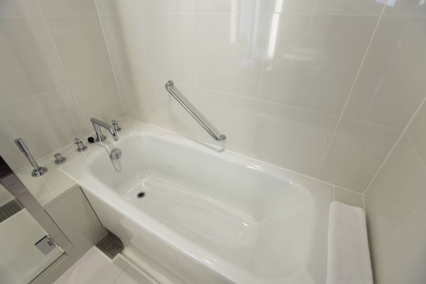 Cost of Bathtub Repair in Lake Worth